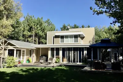Image de Modern Vacation Home With A/C & Screened In Gazebo Close To National Park Beach