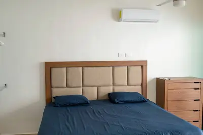 Image de Disfruta de una experiencia con estilo en este alojamiento céntrico. Nuestra excelente ubicación, cerca del centro de Cancún, te permite llegar fácilmente a la mayoría de las principales atracciones turísticas a pie, así como a cualquiera de los centro.