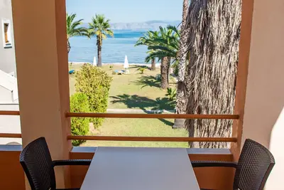 Image de Apartment with excellent sea view beside the beach