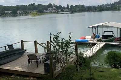 Image de Apartment on Lake Front property- deep water pontoon/boat slip and swimming dock
