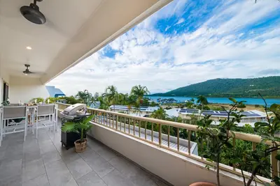 Image de 2 Bedroom, 2 Bathroom Apartment, 5 minutes to the Main Street
