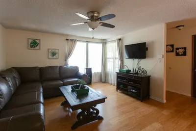 Image de Feels like Home-Very Comfy and Well Stocked-Centrally Located-Walk to Major Park