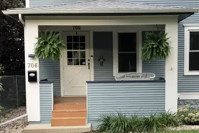 Image de Historic Blue House- Dog Friendly, Downtown, Near Sanford Hospital