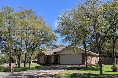 Image de Quiet cul-de-sac retreat close to the Belton Lake
