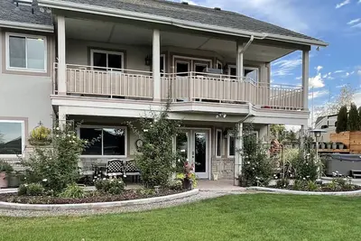 Image de Luxury Guest Duplex - 3 Minutes from Freeway and Close to Everything Else!