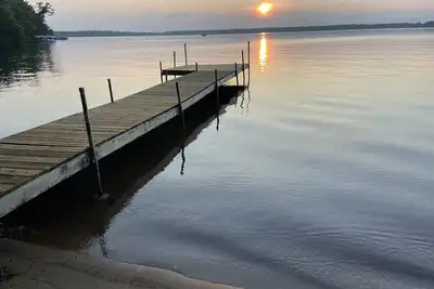 Image de Northwoods lakeside family-friendly cabin. Amazing sunsets! Nice sandy beach.