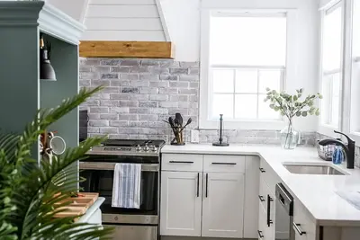 Image de Gorgeous Remodeled South Beach Cottage - 2 blocks from the shore!