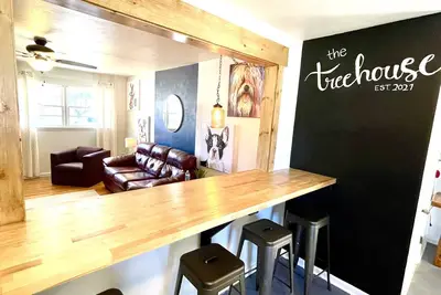 Image de The Treehouse | Walking distance to Lcu 2\/1