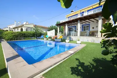 Image de Belle maison de vacances privée avec Wifi, piscine privée, climatisation, Tv, terrasse, parking