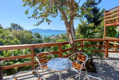 Image de Red House - Compact and safe - 50m from the sea