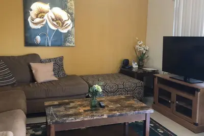 Image de 2 Bedroom 1 Bath Near Hospital and Shopping and Beach