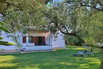 Image de Appartement de vacances avec lave-vaisselle, terrasse et cour