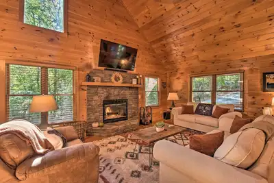 Image de Blue Ridge Cabin: Hot Tub, Fire Pit & Grill!