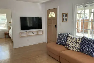 Image de Cute 1 bedroom house in walking distance to down town.