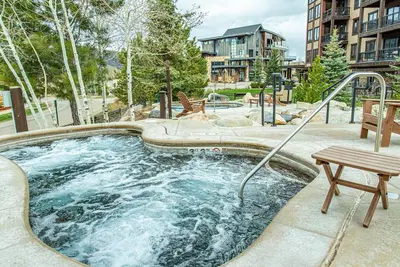 Image de Modern w/Ac -Views + Heated Pool-3 Hot Tubs-Gym-Game Room-Garage-Elevator-FirePit-Grill-W/D in Unit