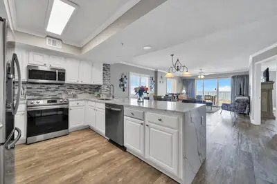 Image de 🦩Updated Corner Condo at The Iconic Gulf Dunes Resort~Gulf-Front Condo With Sweeping Views 🦩