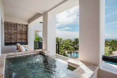 3 Br Ocean View Villa w/ WiFi, Pool Access, Spa Services, Jacuzzi & More!