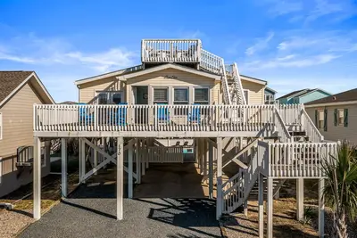 Image de \"Legasea\" - 2nd Row Home w/ Private Pool, 4 Bedrooms / 3 Bathrooms