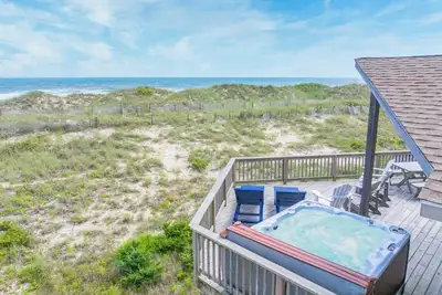 Image de Summer Savings - Oceanfront Dog Friendly Home w/ Hot Tub, Cmty Walkway to Beach