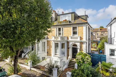 Image de Spacious 2 bedroom apartment with beautiful garden
