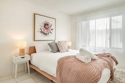 Image de This stunning apartment is deceptively spacious and beautifully appointed
