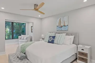 Image de Gorgeous  Residence in the Esteemed Sanibel Dunes Community