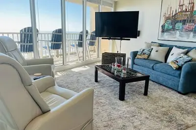 Image de Deluxe Oceanfront-Sunrise View, Ez Beach Access, 2br/2ba Pool Spa Full Kitchen