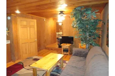 Image de Guest House with acreage to explore.