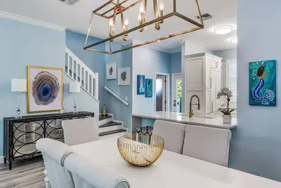 Image de ~Serene Lily~ Luxurious 2 bed, 2. 5 bath home in the upscale Truman Annex