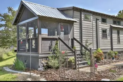 Image de LakeFront Tiny Home Minutes to Downtown Blue Ridge