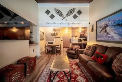 Image de St Anton Condos #64 (2-Bedroom) with Pool by RedAwning