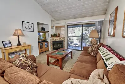 Image de St Anton Condos #70 (2-Bedroom) with Pool by RedAwning