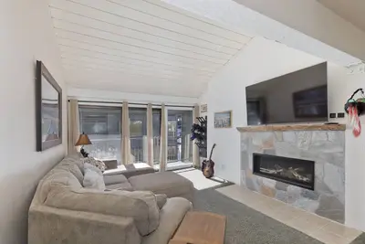 Image de St Anton Condos #78 (2-Bedroom) with Pool by RedAwning