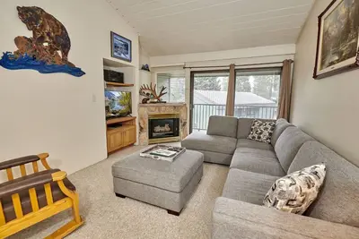 Image de St Anton Condos #46 (2-Bedroom) with Pool by RedAwning