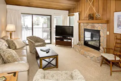 Image de St Anton Condos #58 (2-Bedroom) with Pool by RedAwning