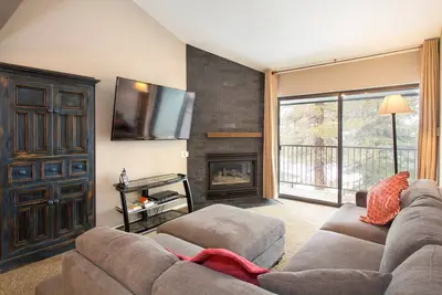 Image de St Anton Condos #50 (2-Bedroom) with Pool by RedAwning