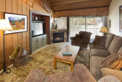 Image de St Anton Condos #14 (2-Bedroom) with Pool by RedAwning