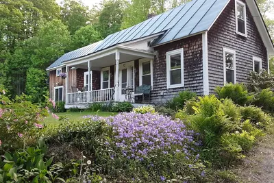 Image de Classic, cozy farmhouse in the 4 season playground of Vt's prettiest town!