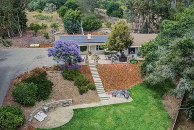 Image de 3 Acres of Paradise just 10 minutes to the beach!