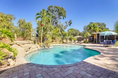 Image de Sarasota Getaway w/ Private Pool & Backyard Oasis!