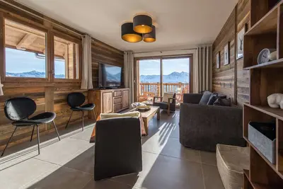 Image de Vaste appartement en vieux bois sur les pistes, vue panoramique