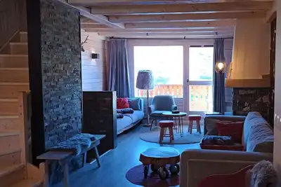 Image de Somptueux chalet de 130 m², exposé plein sud, vue sur les montagnes.
