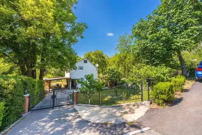 Image de Maison de vacances avec piscine et barbecue