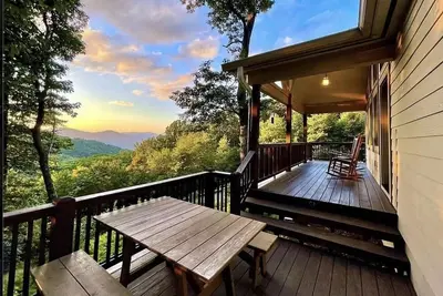 Image de Beautiful Updated Cabin With Amazing Mountain Views And Hot Tub Near Boone & Br