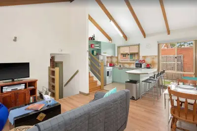 Image de The Sound of The Sea by Ready Set Stay - Walking Distance to Beaches