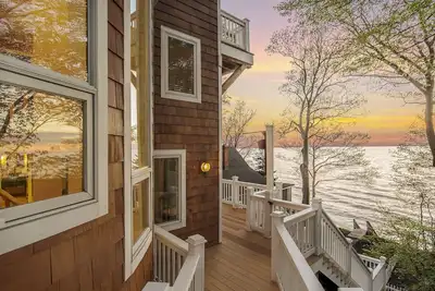 Image de Spectacular Lake Michigan Views\/Beach Access from Douglas Lakeshore Beach House
