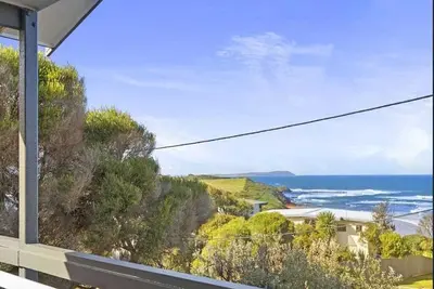 Image de Amazing beach and water views just a short walk from Smiths Beach and Ycw Beach.