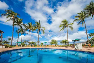 Image de Gorgeous corner unit w\/ Stunning Panromantic Ocean Views, Beachfront!