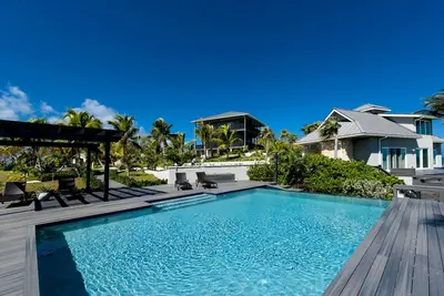 Image de Priv. Beachfront Estate w\/Htd Pool, Tennis Ct, Basketball, Kayaks, Pickleball