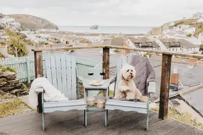 Image de Beach & Surfing Heaven! 100m to sea & shops with parking, log burner & sea views